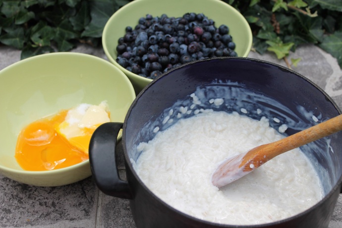 Rýžový nákyp s borůvkami a borůvkovou pěnou