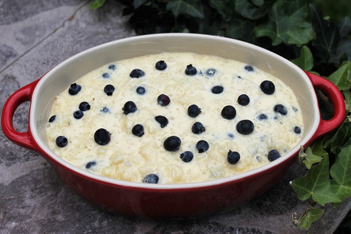 Rýžový nákyp s borůvkami a borůvkovou pěnou
