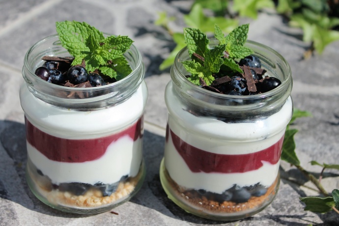 Borůvkovo-tvarohový zmrzlinový dezert