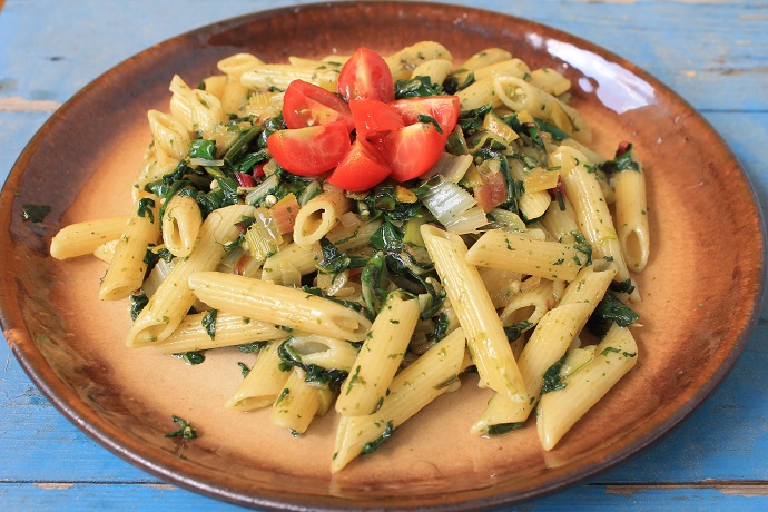 Těstoviny s pestem a mangoldem 