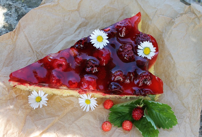 Mandlový dezert s lesním ovocem