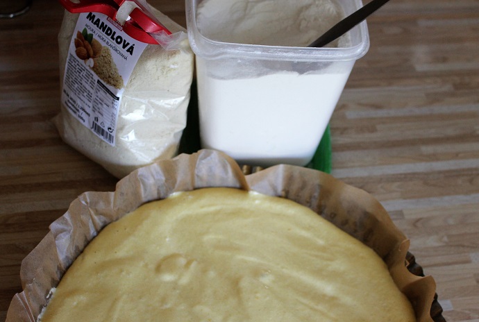 Mandlový dezert s lesním ovocem