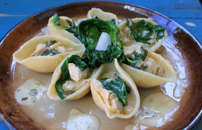 Těstoviny se špenátem a kuřecím masem