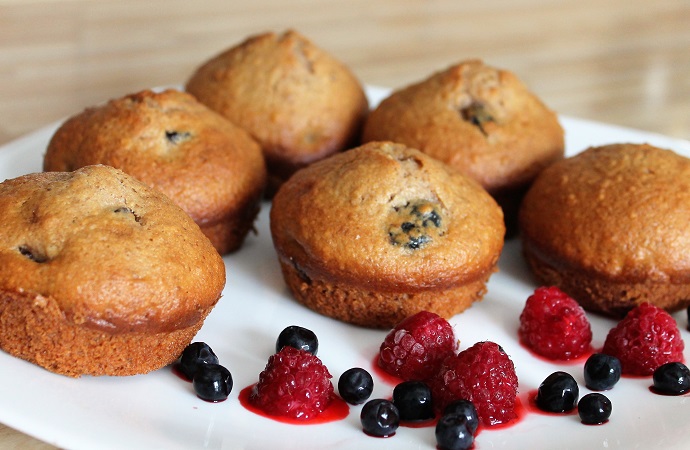 Žitno-pšeničné muffiny s brusinkami a ořechy