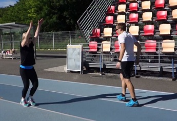 Ukázka dynamického protažení (strečink)