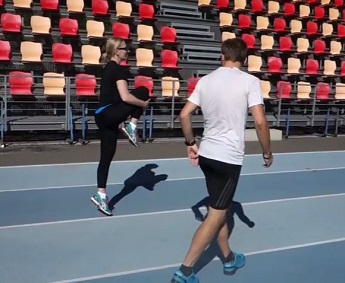 Ukázka dynamického protažení (strečink)