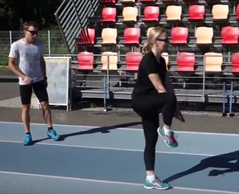 Ukázka dynamického protažení (strečink)